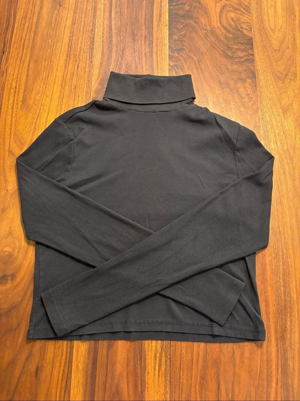 Levi's Women's Black Moon Rib Turtle Neck Cropped Pullover Top Large